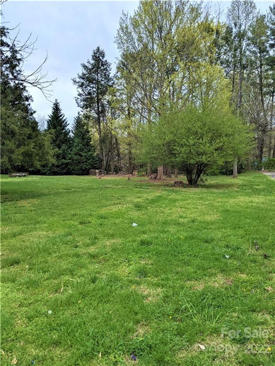 Ready to build your in-town home? This is a rare opportunity to find a city lot. The lot is level and convenient to downtown, shopping, restaurants and I-40.  City water and sewer are available.