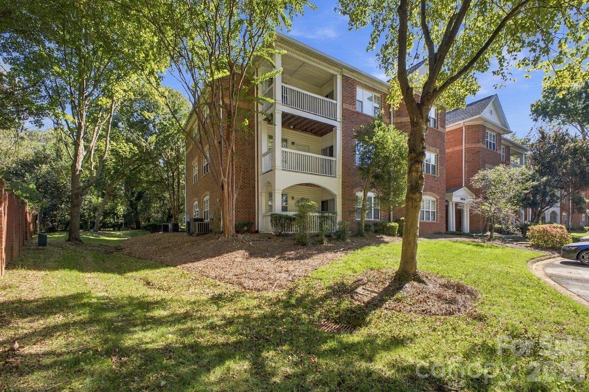 5609 Fairview Road 5