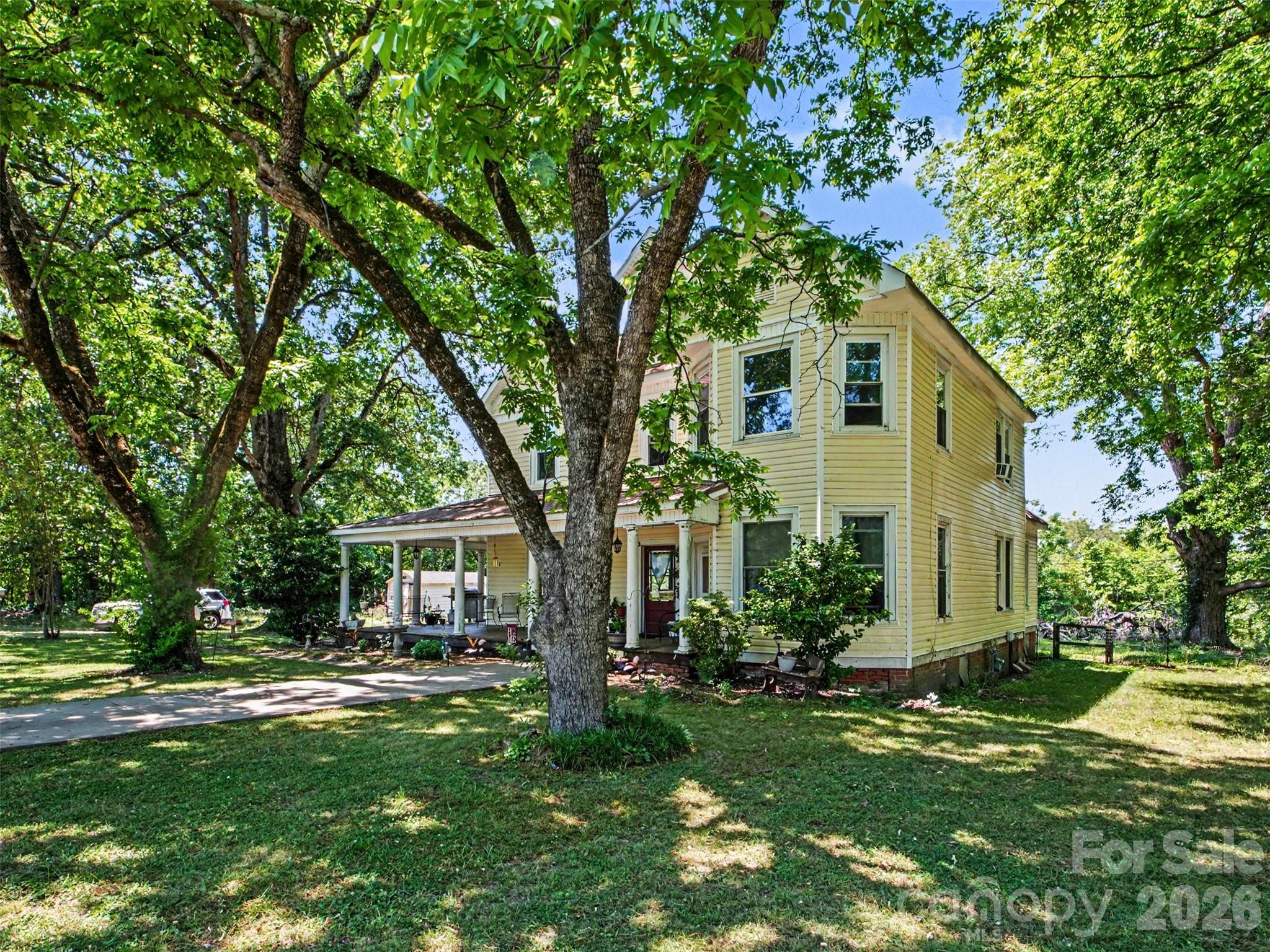 1932 Topic Street
