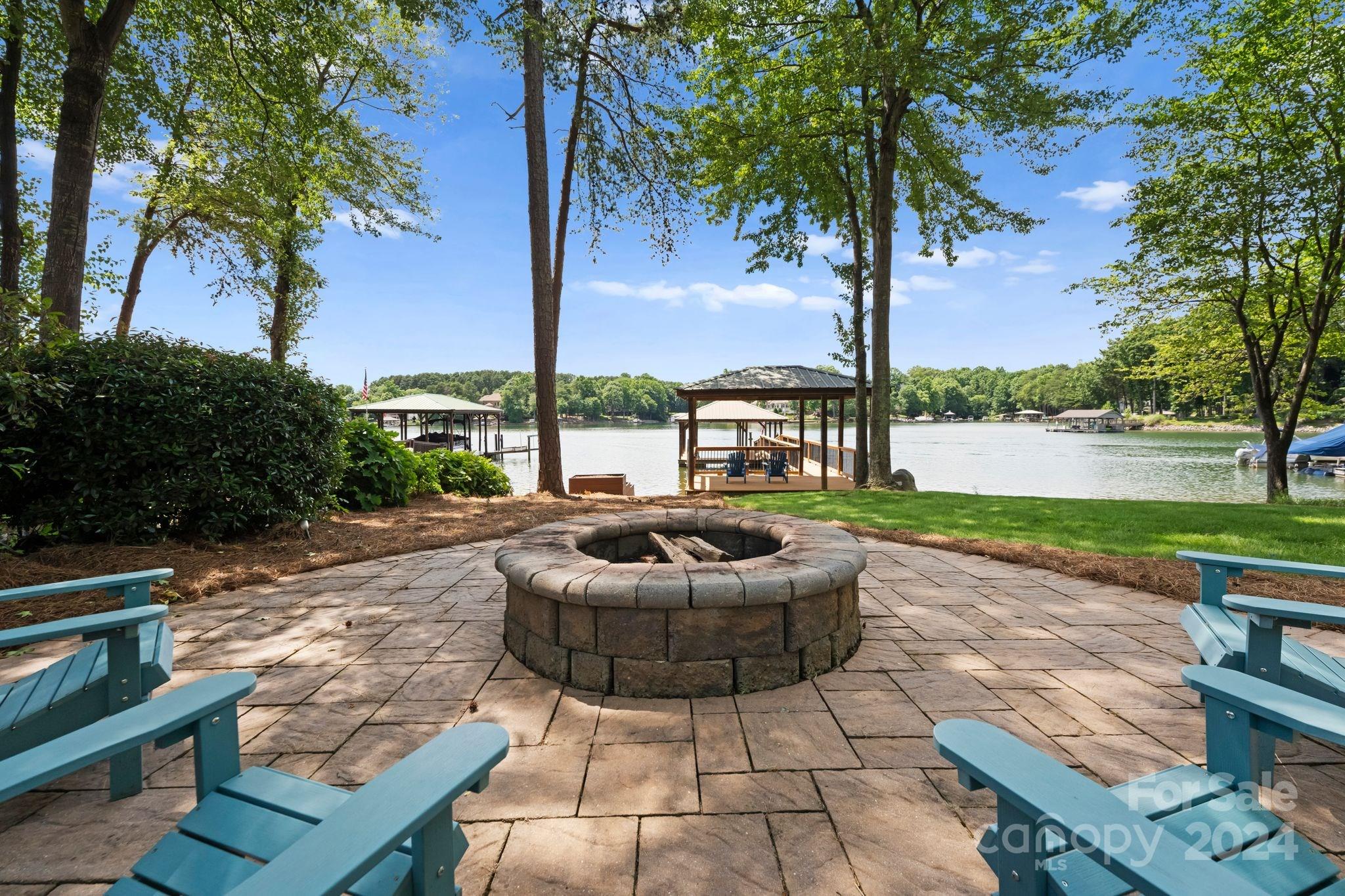 The Harbour at the Pointe - Residential