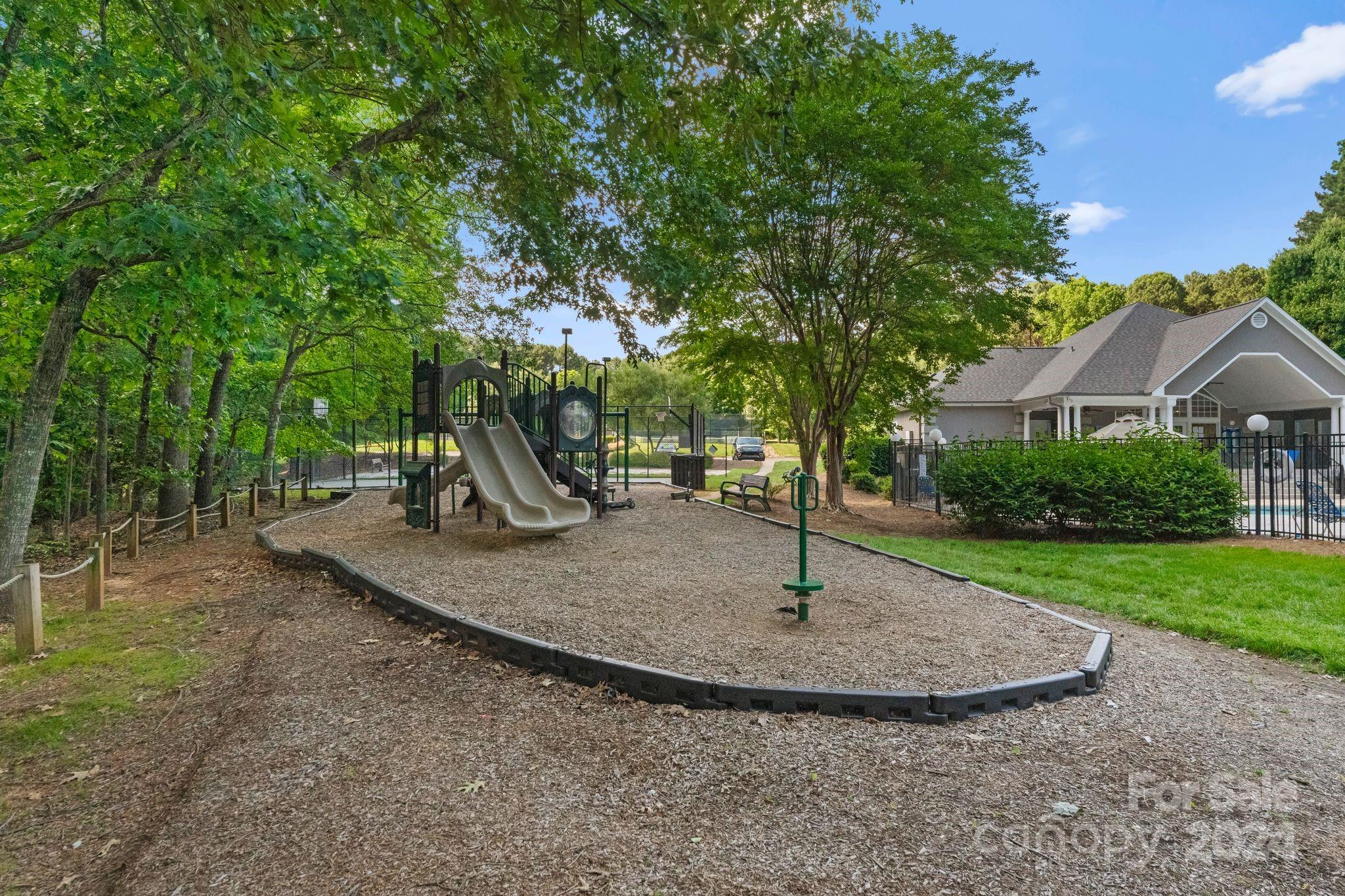 The Harbour at the Pointe - Residential