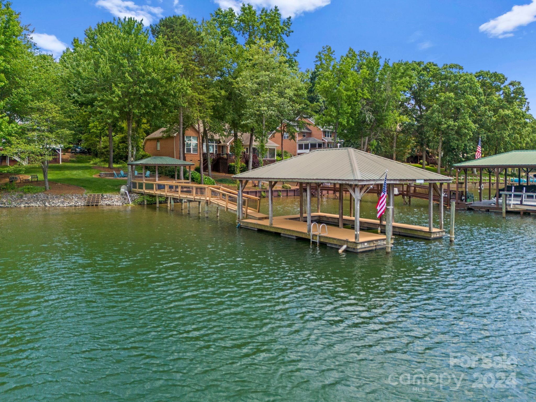 The Harbour at the Pointe - Residential
