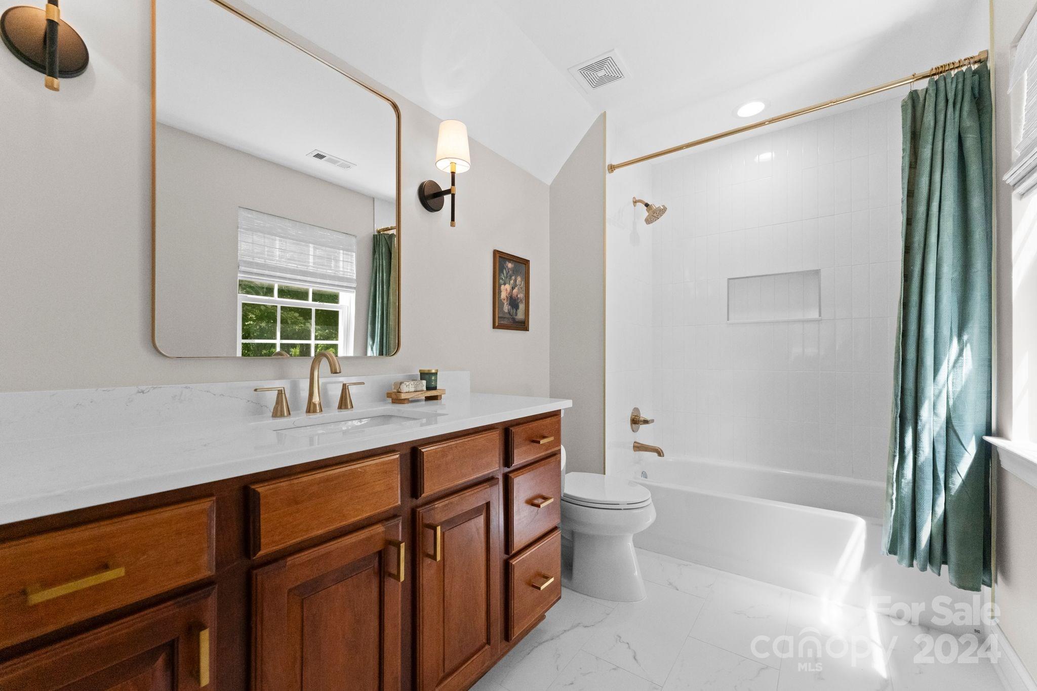 The Harbour at the Pointe - Residential