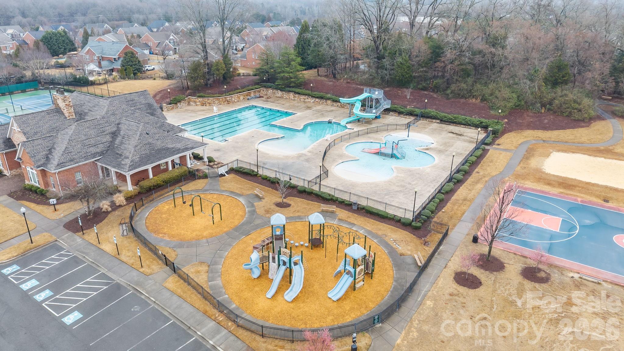 The Chimneys Of Marvin - Residential