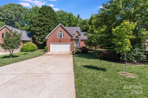 Single Family Residence in Matthews NC 5040 Hickory Lake Lane.jpg