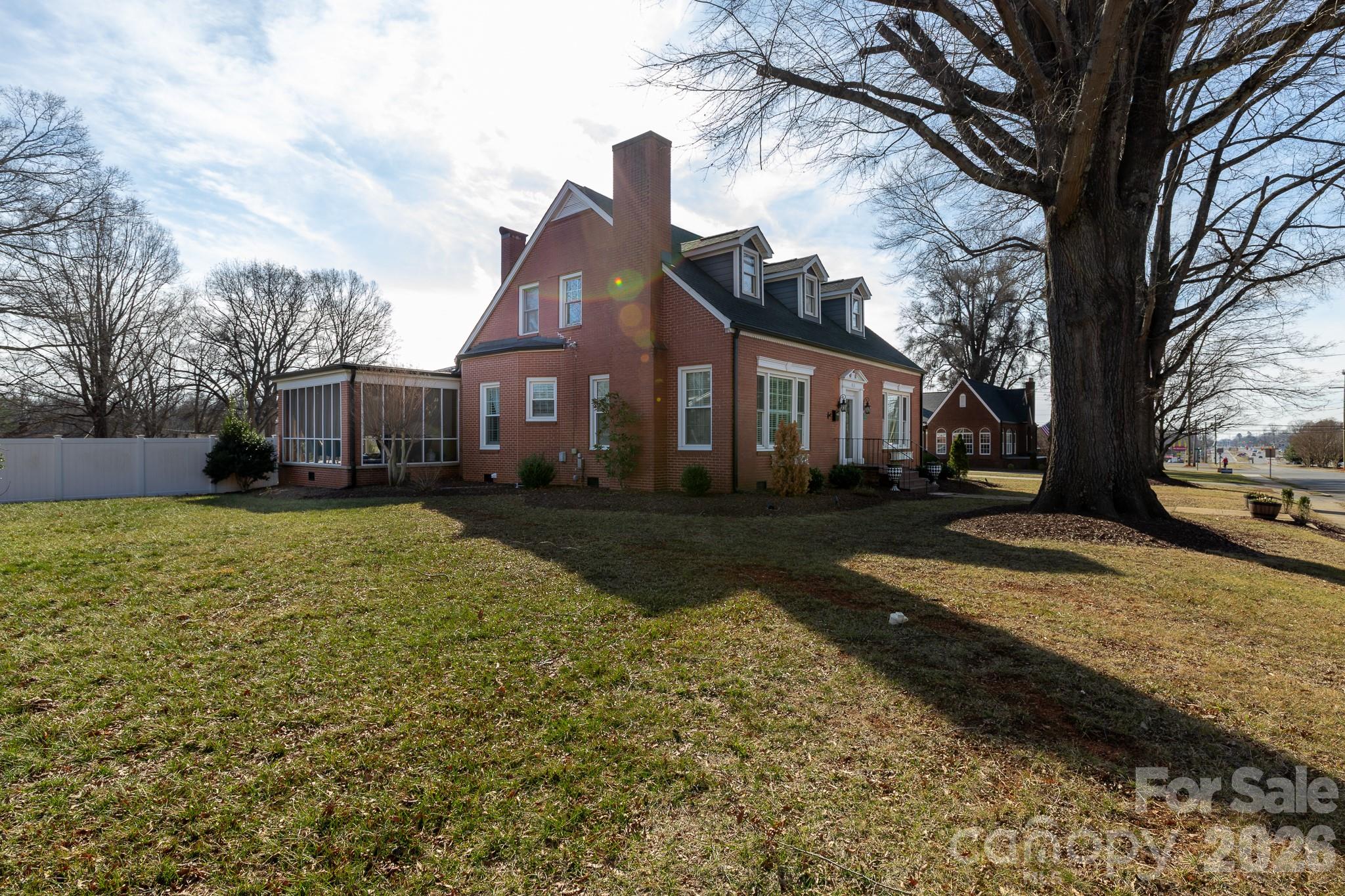 813 W Mountain Street