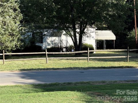 Photo of 3904 Parkay Place, Charlotte, NC 28214 (MLS # 4320623)