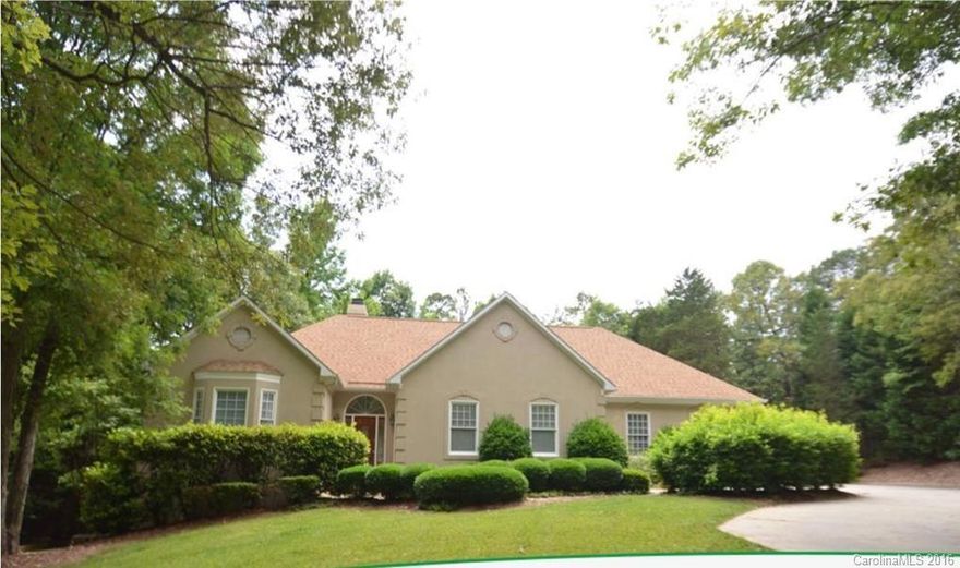 Beautiful Ranch/Basement Home in the Estates section of Piper Glen!! Great Room with Hardwood Floors, Skylights, and Stacked Stone Fireplace! Nice Kitchen with Granite Countertops! 6 Bedrooms and 4 Full Baths! Large Back Deck