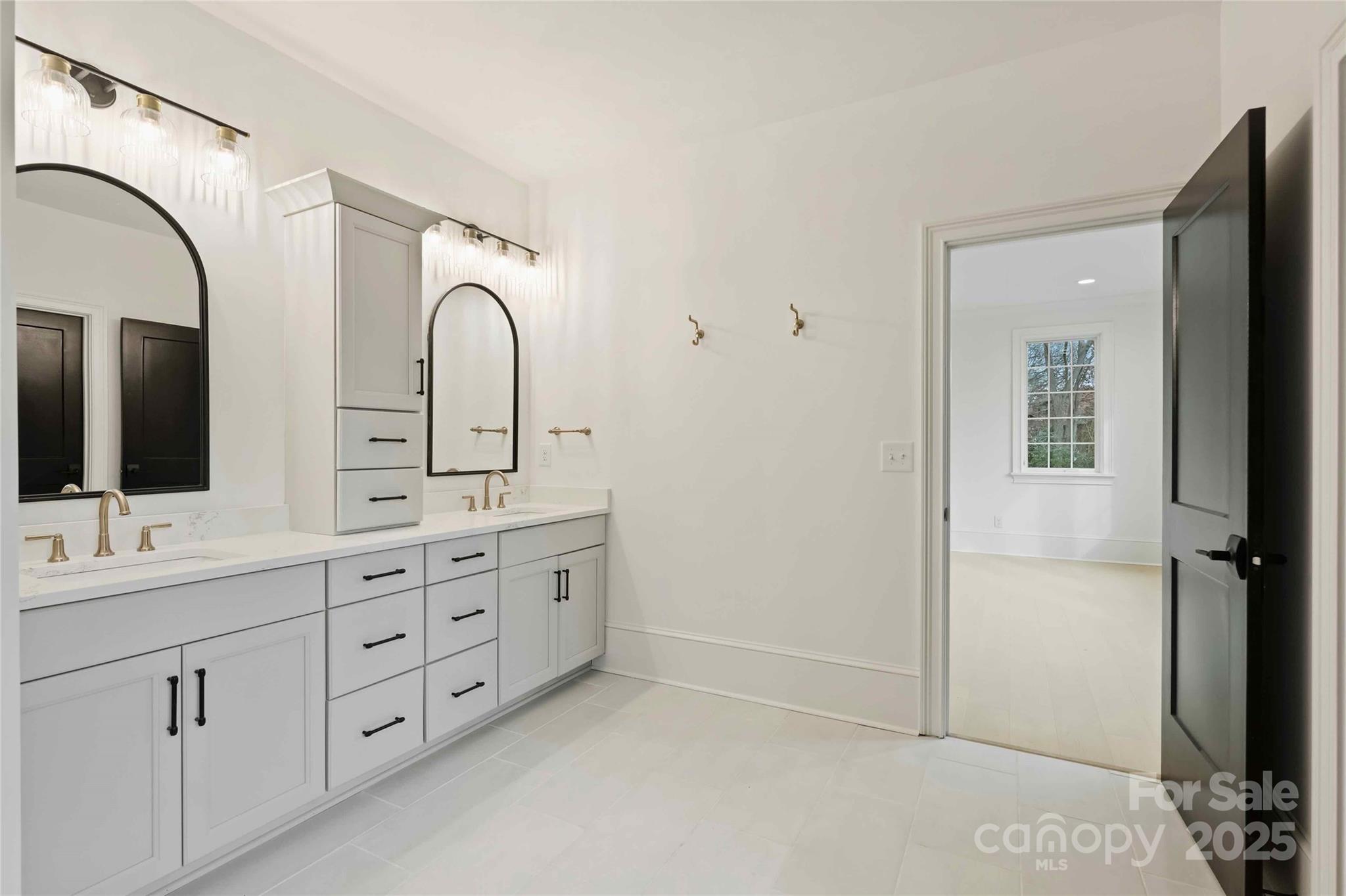 Chateau Sardis - Residential