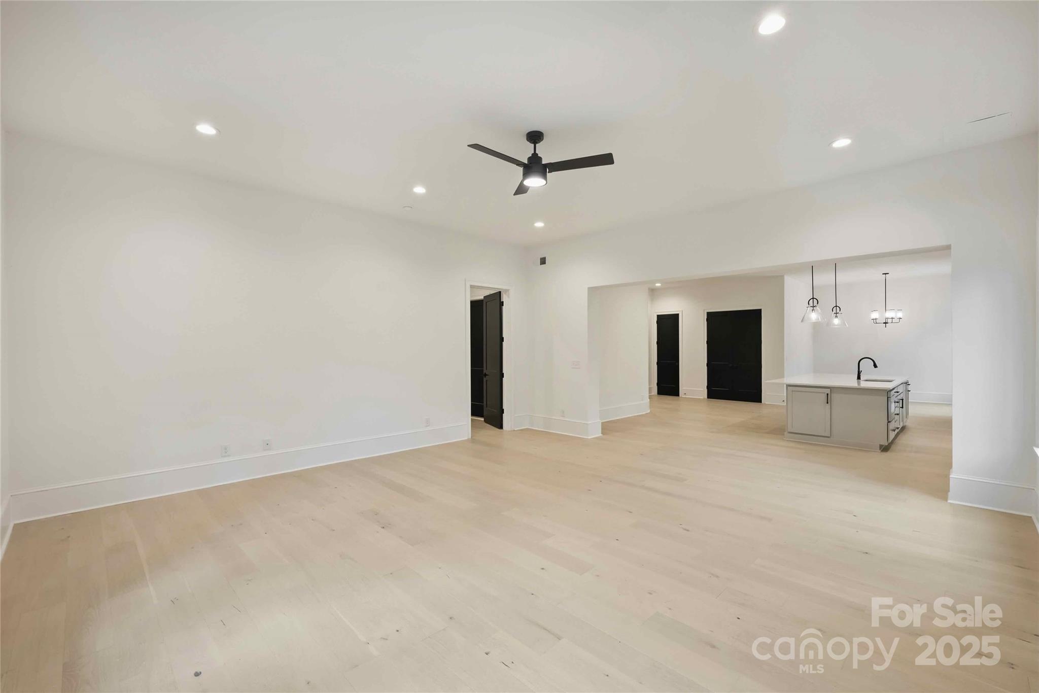 Chateau Sardis - Residential