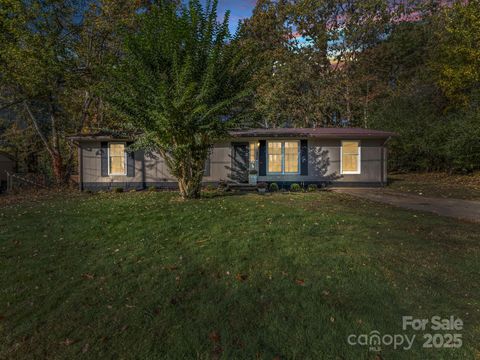 Photo of 47 Springside Drive, Hendersonville, NC 28792 (MLS # 4307887)