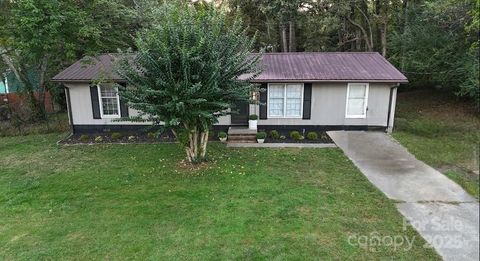 Photo of 47 Springside Drive, Hendersonville, NC 28792 (MLS # 4307887)