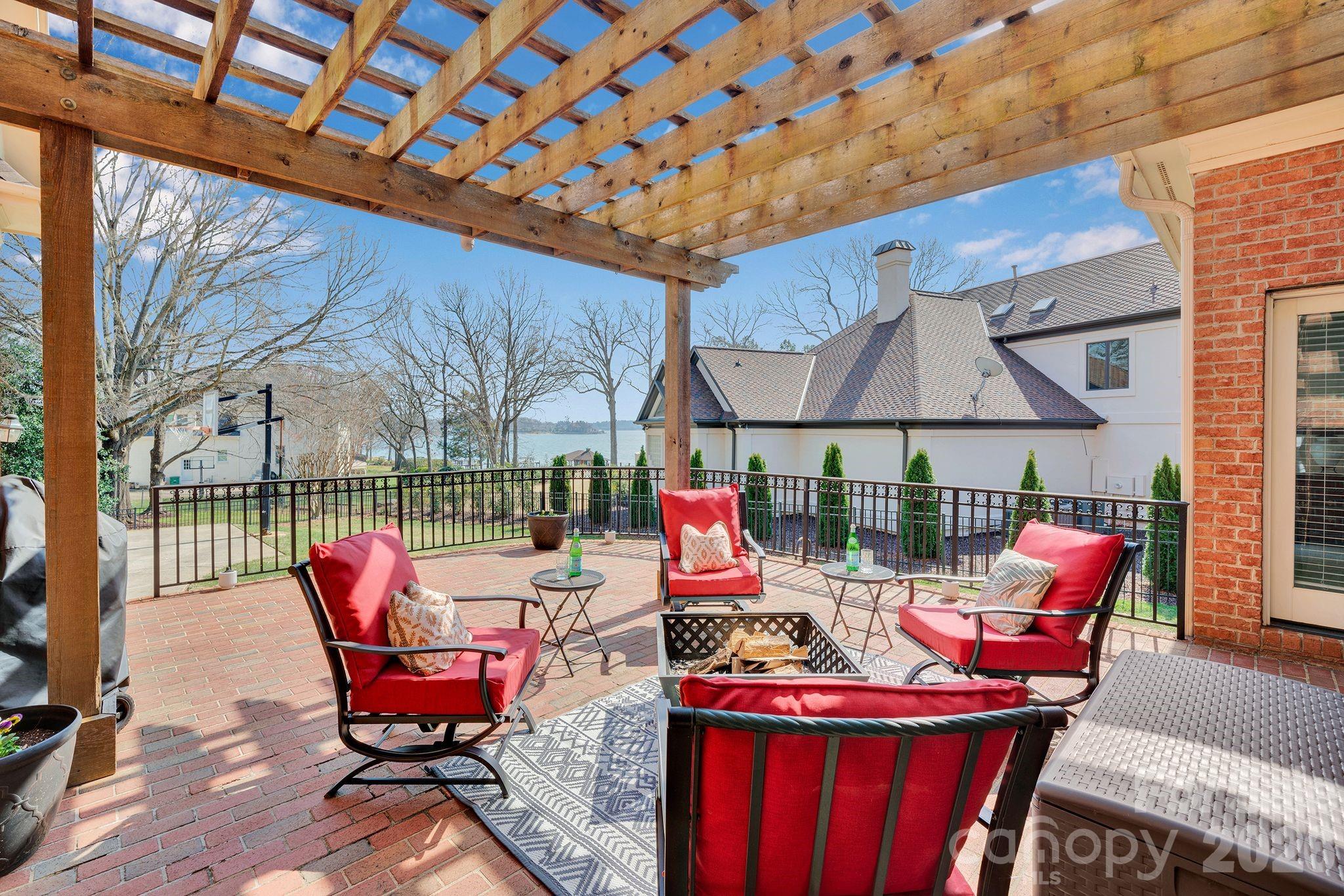 The Peninsula - Residential