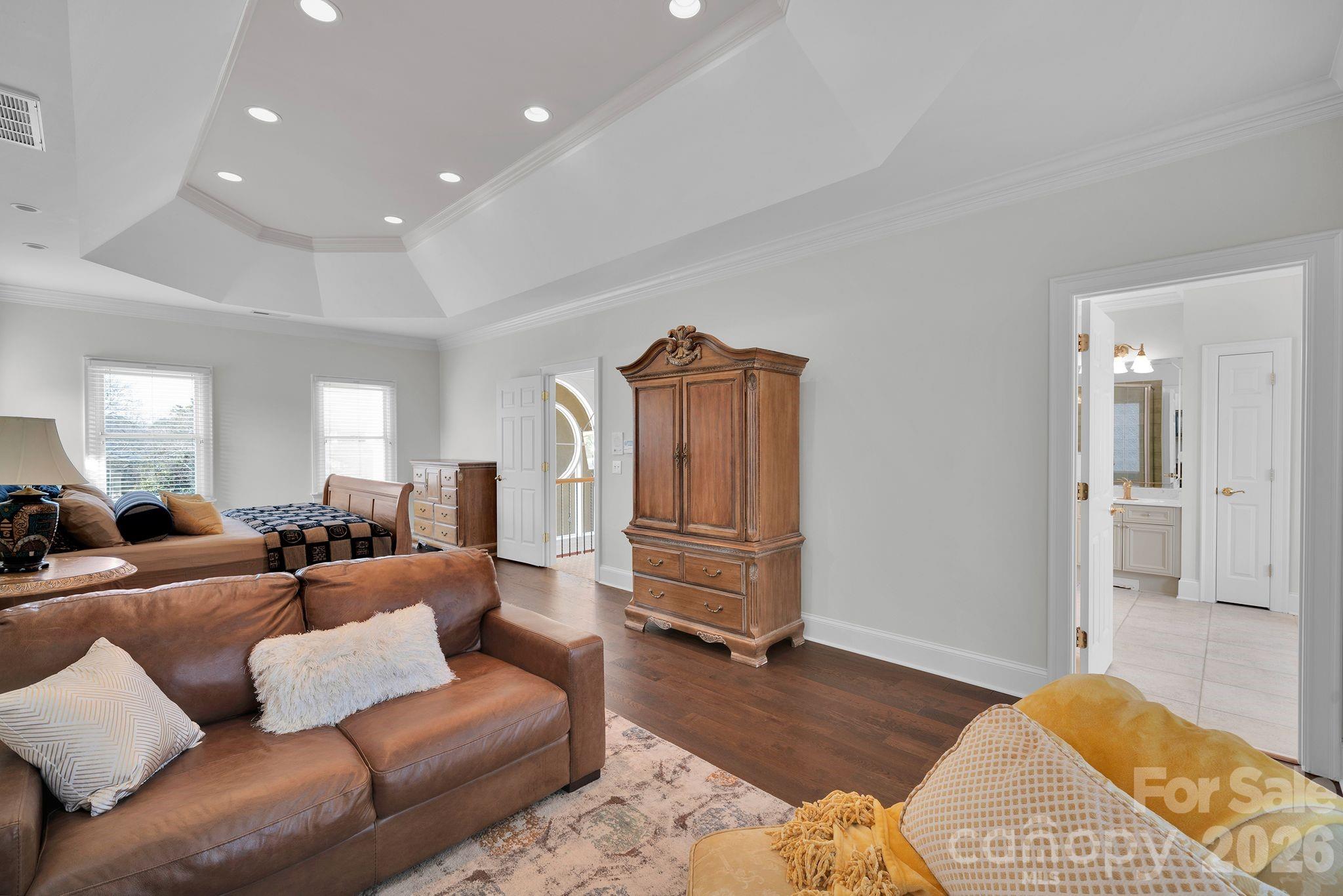 The Peninsula - Residential