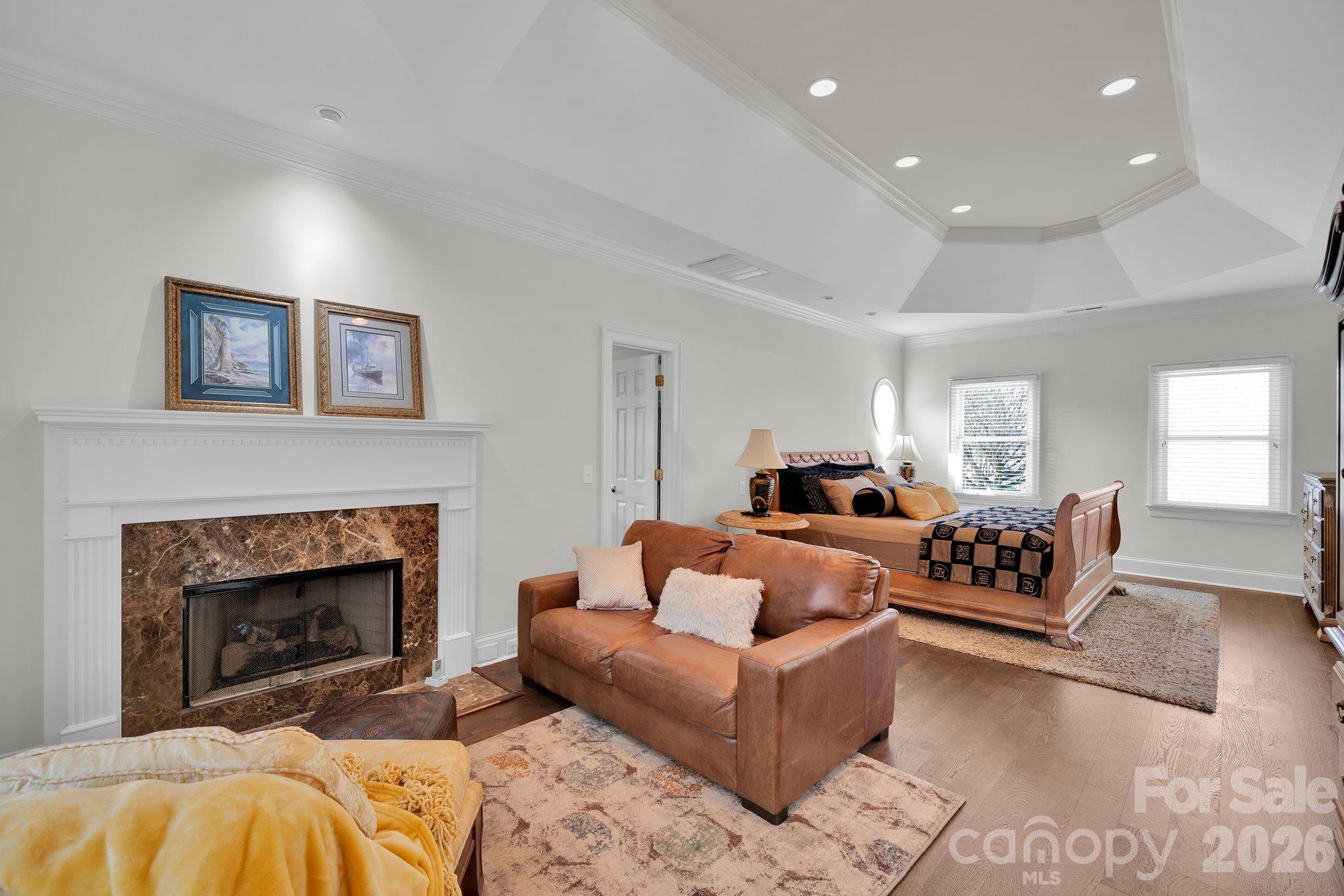 The Peninsula - Residential