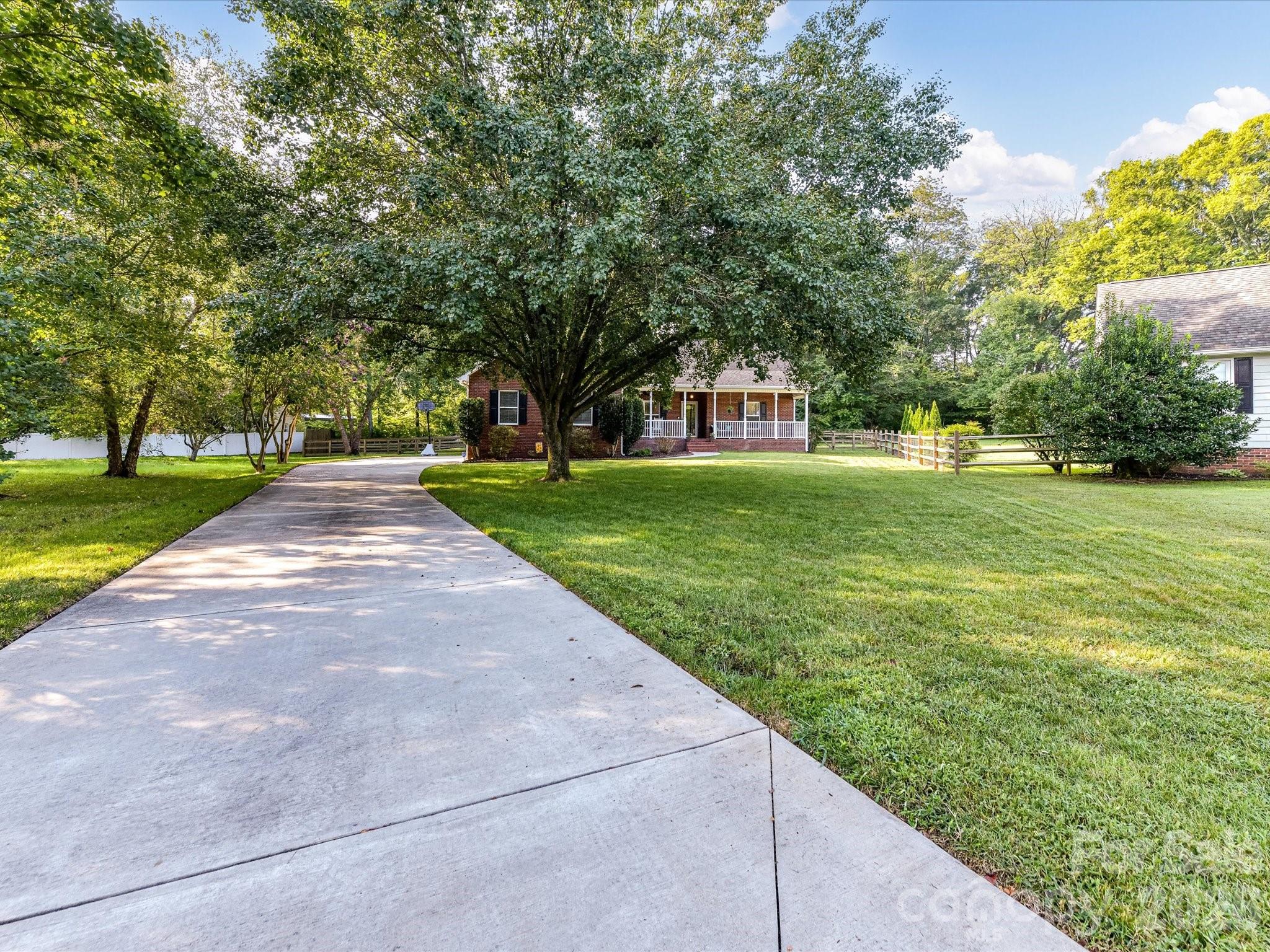 8227 Laurel Oak Court