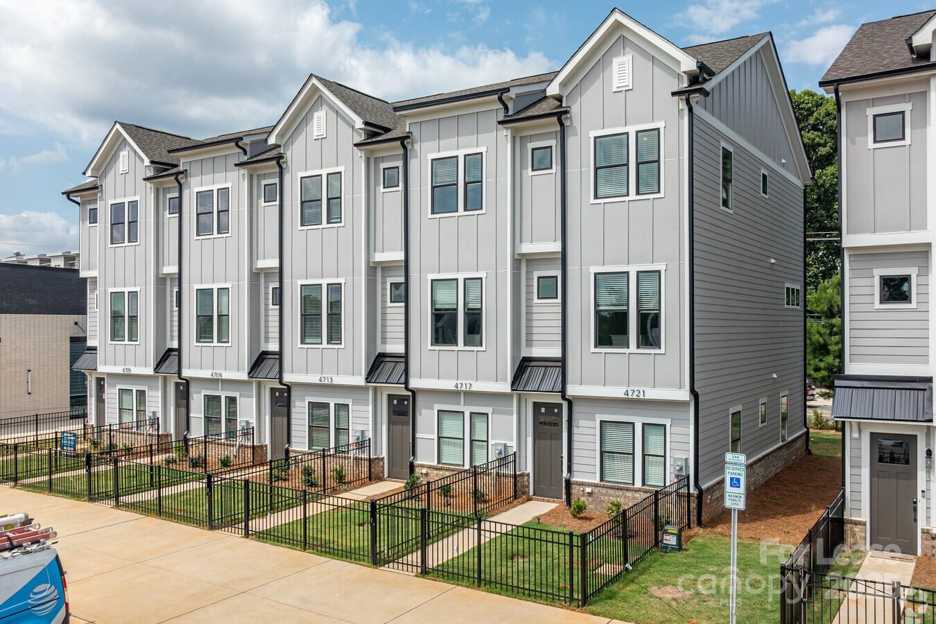 Charlotte, North Carolina 28269, United States, 3 Bedrooms Bedrooms, ,4 BathroomsBathrooms,Residential,Active,58915