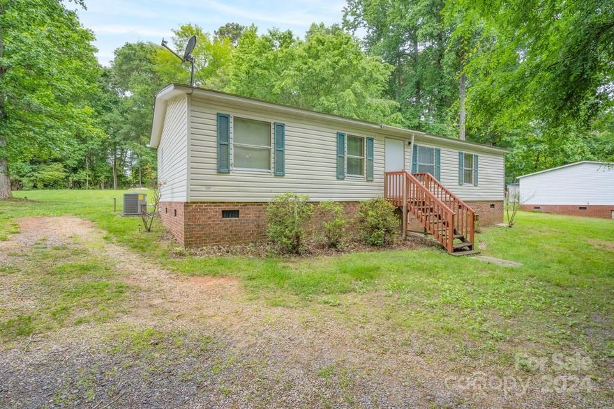This 3 bedroom 2 bathroom home close to the lake allows you to enjoy easy access to the water and to dining/retail.  The spacious back yard has plenty of room for storage.  New HVAC unit was installed 2023.