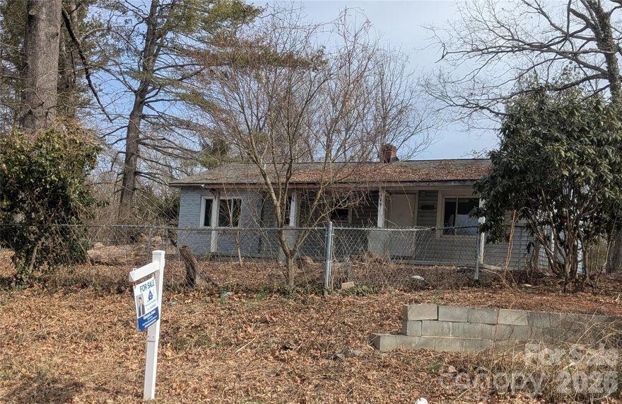 Great 3BR/2BA ranch-style home with 1,176 HLA on a .43-acre corner lot—ideal for fix-and-flip or long-term hold. Located in the heart of Asheville, just 10 minutes to Mission Hospital, Downtown, Biltmore Village, and South Slope breweries. Situated on a quiet residential street with quick access to shopping, dining, parks, and I-240. Strong investment potential in one of Asheville’s most desirable areas. Property offers excellent upside and value for investors or end-users looking to customize. Don’t miss this opportunity in a prime location!