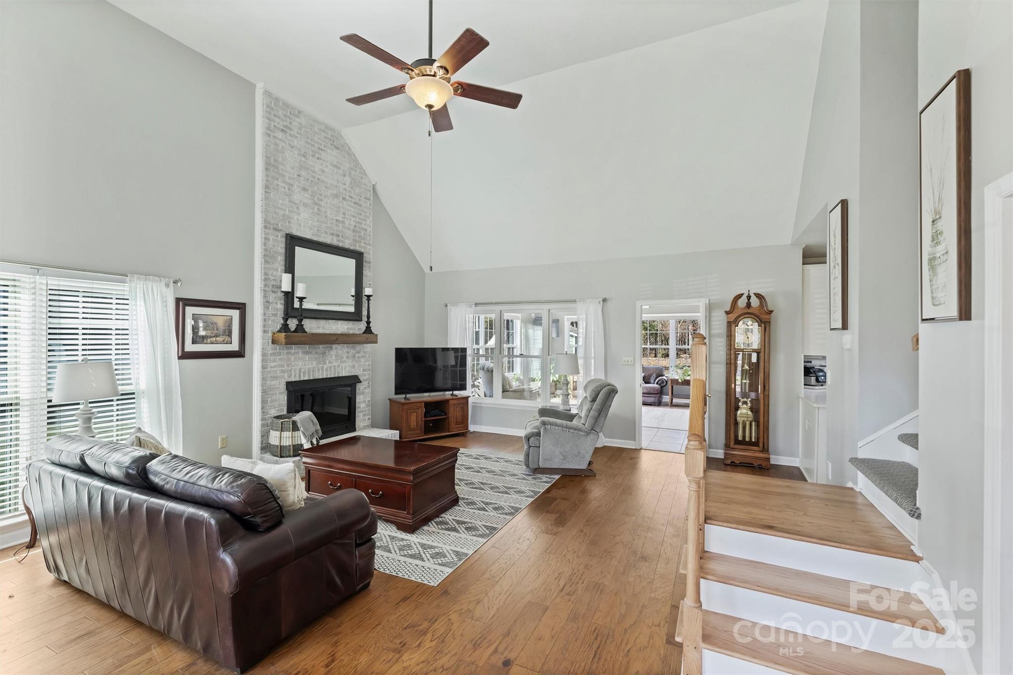 1012 Hawthorne Drive