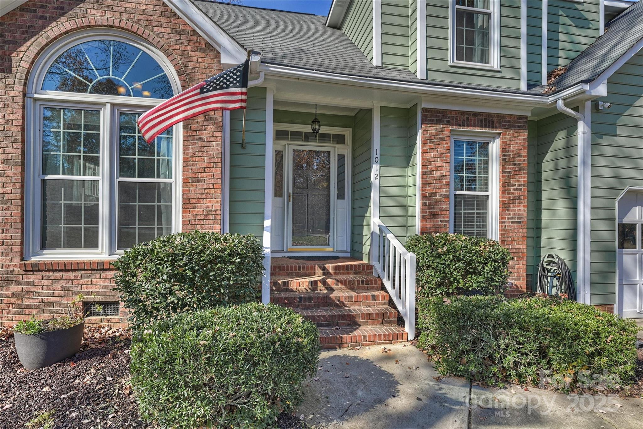 1012 Hawthorne Drive