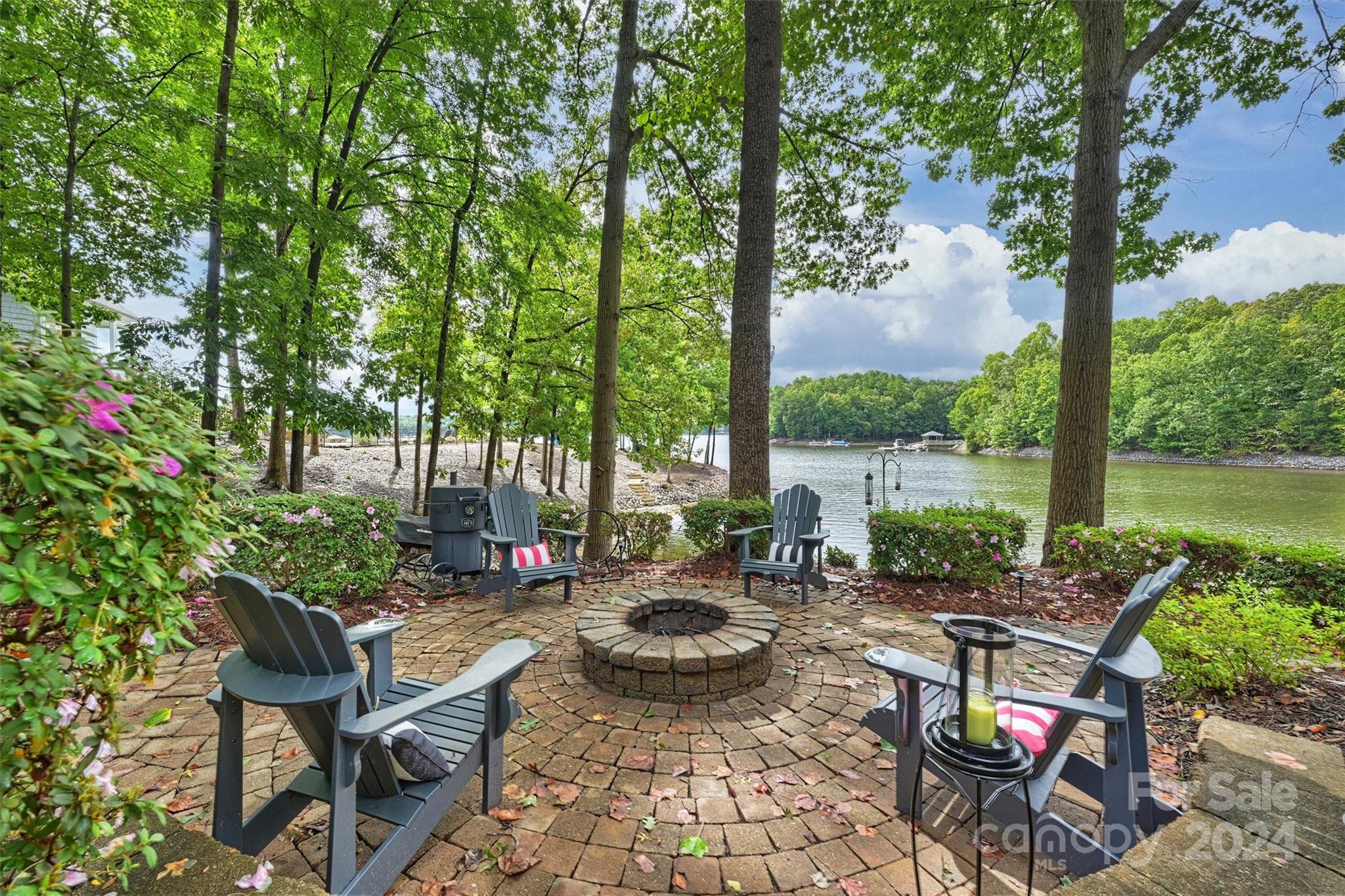 Lakepointe South - Residential