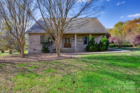 Photo of 1071 Caleb Setzer Road, Newton, NC 28658 (MLS # 4321050)