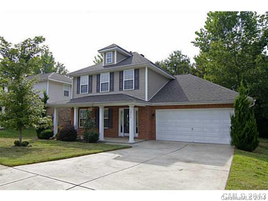 This lovely home has a covered front porch and a dramatic 2-story foyer to welcome you. Highlights of the floor plan include a spacious master suite on the first floor, two additional bedrooms upstairs, a kitchen with black appliances, and a living room with a cozy fireplace. Other features include a 2-car attached garage and a private back yard with a patio. Don’t miss all this fantastic home has to offer!
