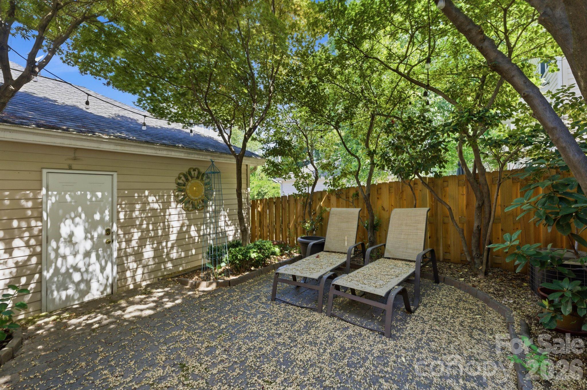 1016 W 1st Street