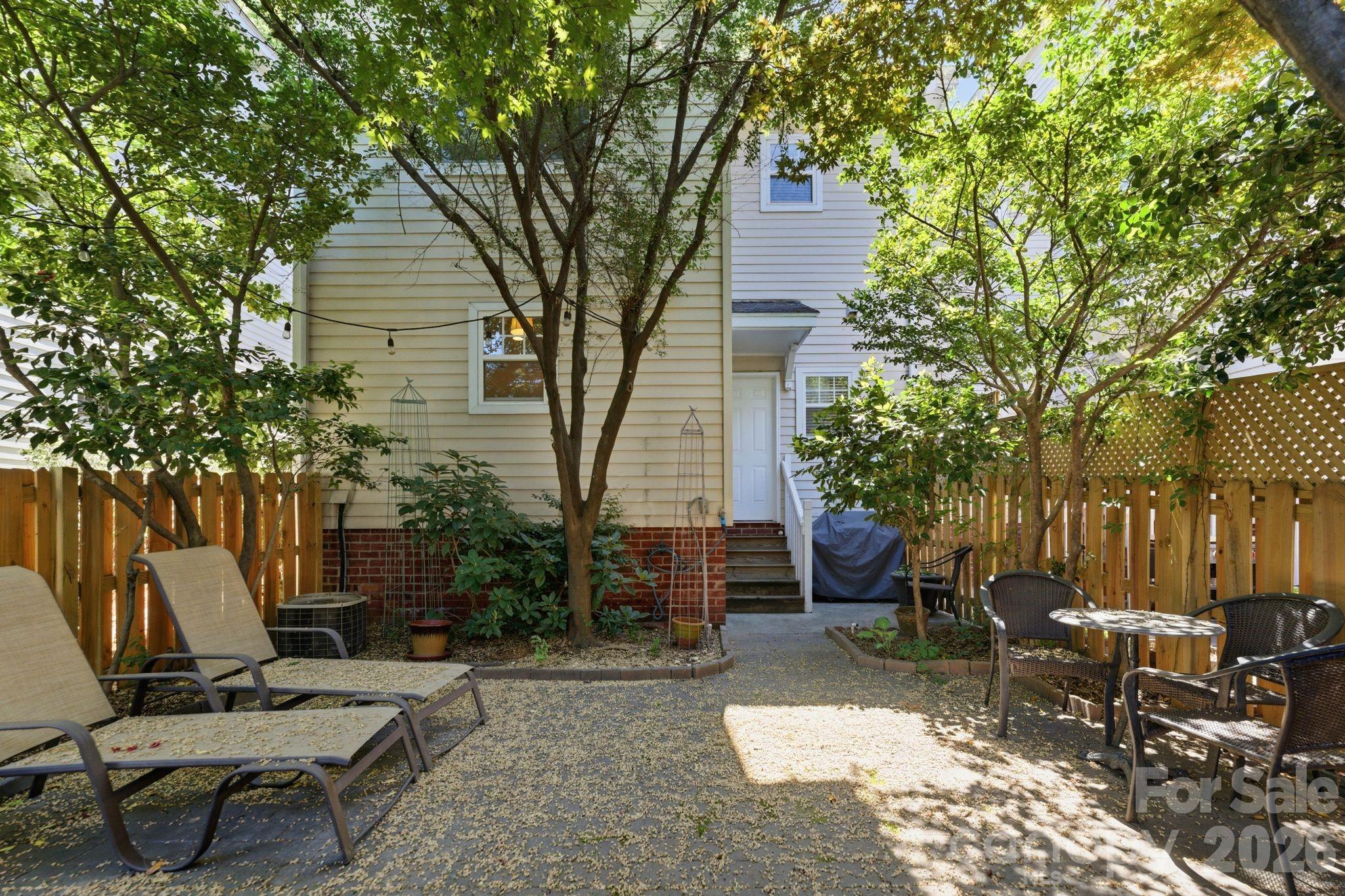 1016 W 1st Street
