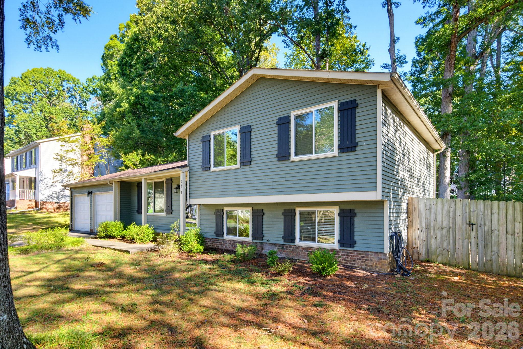 6901 Rollingridge Drive