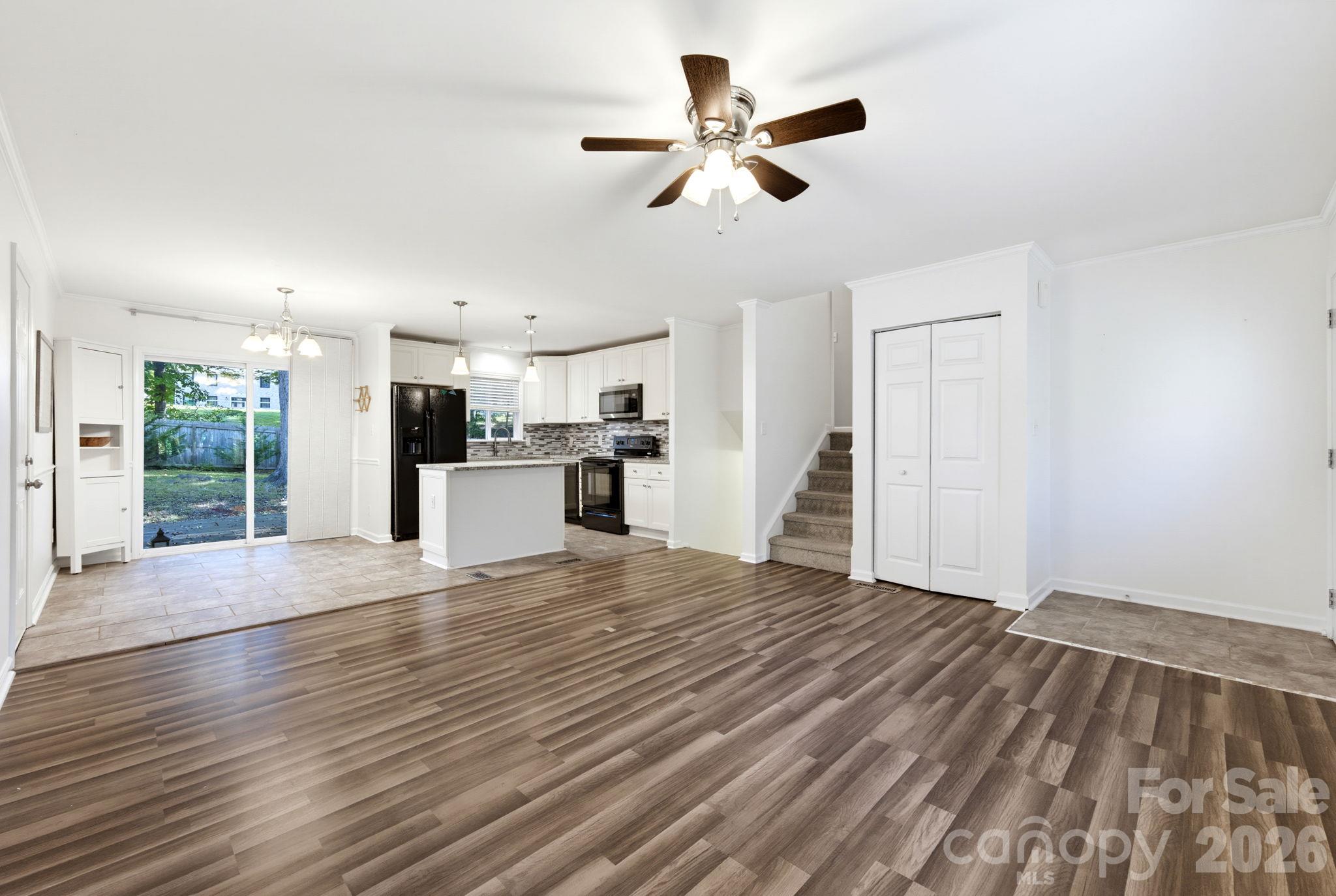 6901 Rollingridge Drive