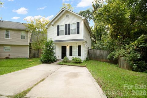 5541 Peachwood Drive Charlotte NC 28216