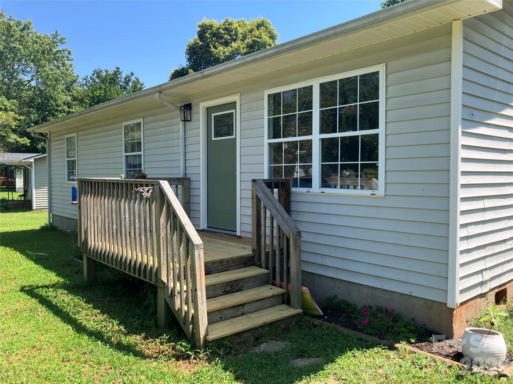 271 Weaver Way