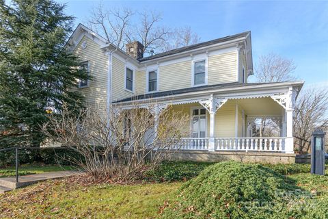 A home in Hendersonville