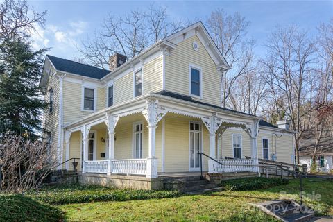 A home in Hendersonville