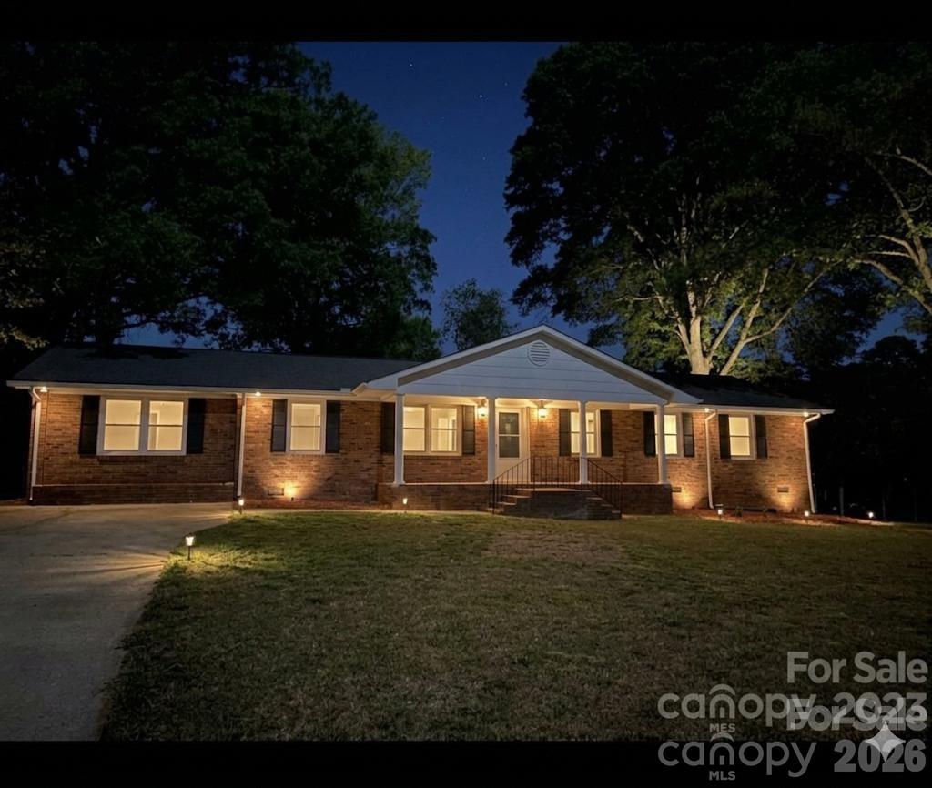 1621 Stonehill Place