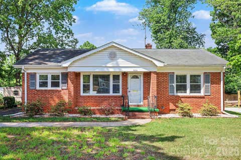 Photo of 2240 Ashley Road, Charlotte, NC 28208 (MLS # 4373371)