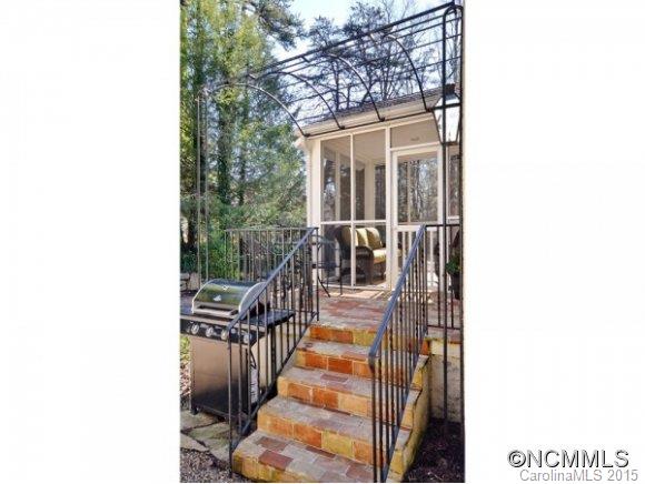 Royal Pines - Residential