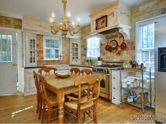 Royal Pines - Residential