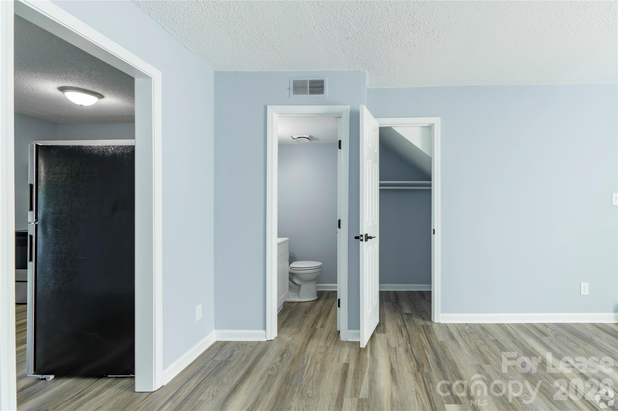 300 E Charlotte Avenue 4