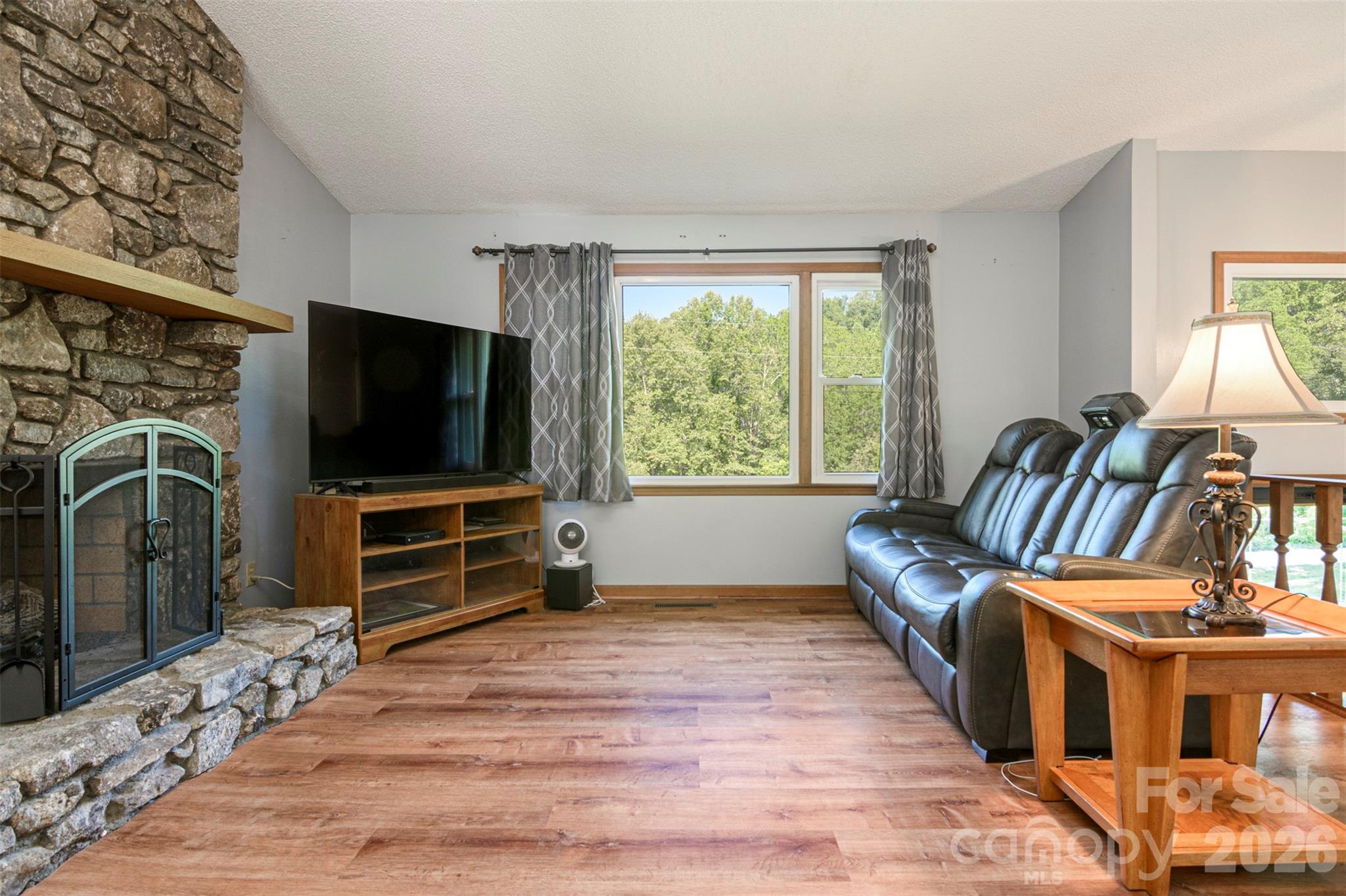 12 Mid Court Drive