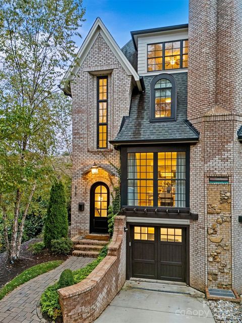 818 Ideal Way Charlotte NC 28203