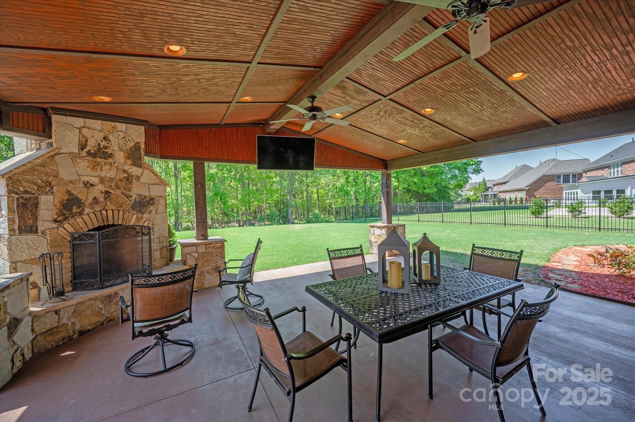 The Chimneys Of Marvin - Residential