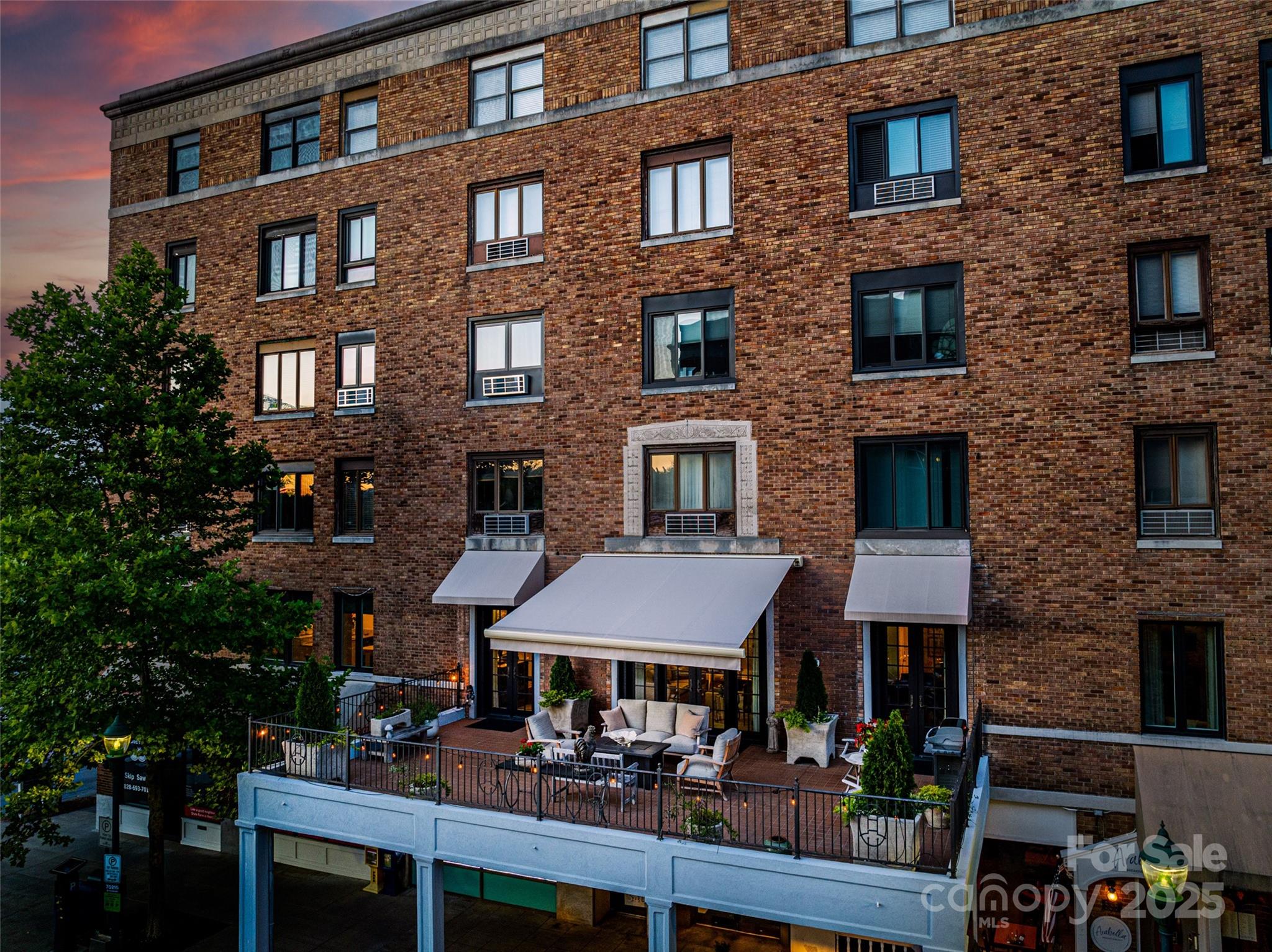 Skyland Downtown Apartments - Residential