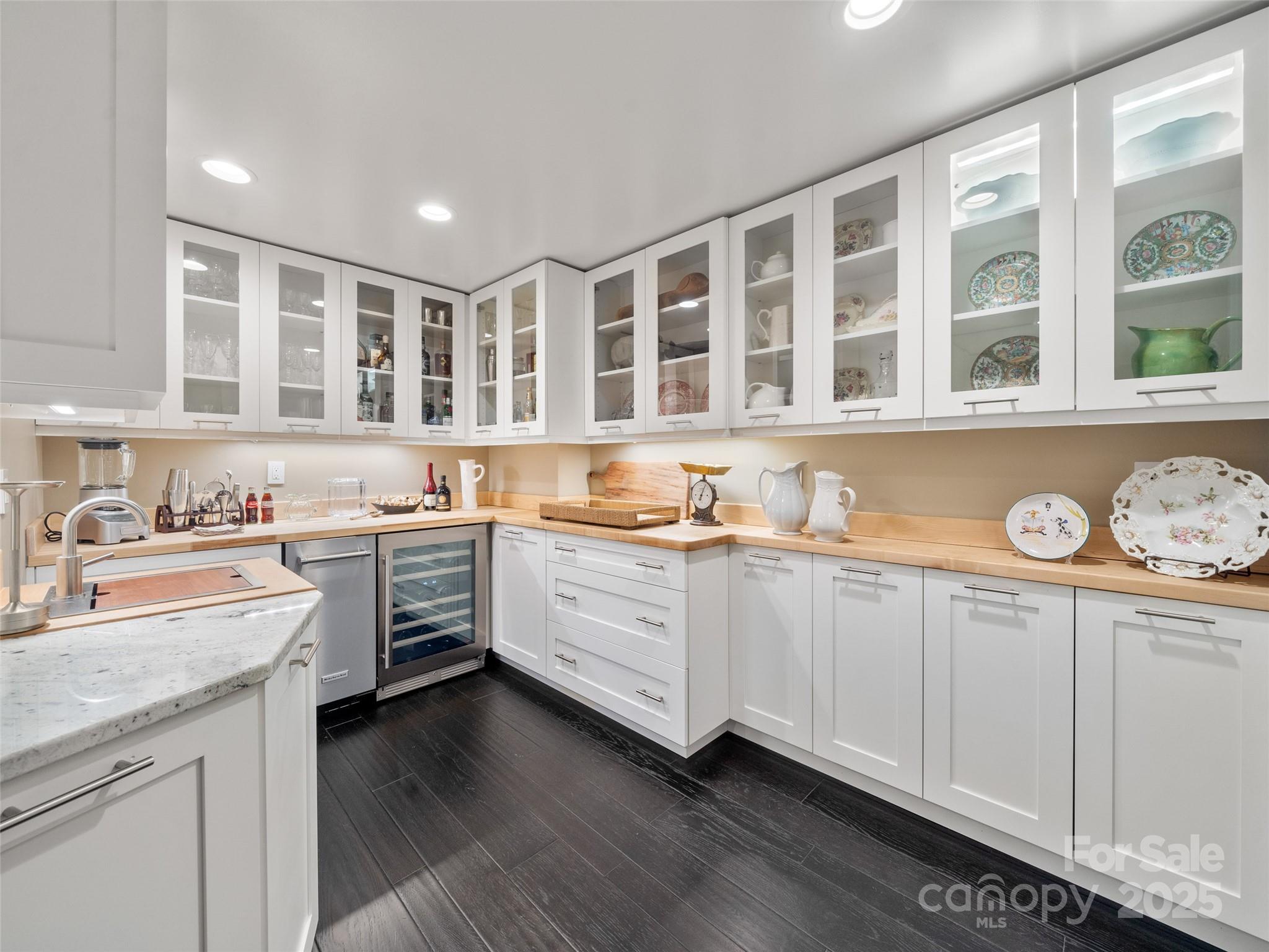 Skyland Downtown Apartments - Residential