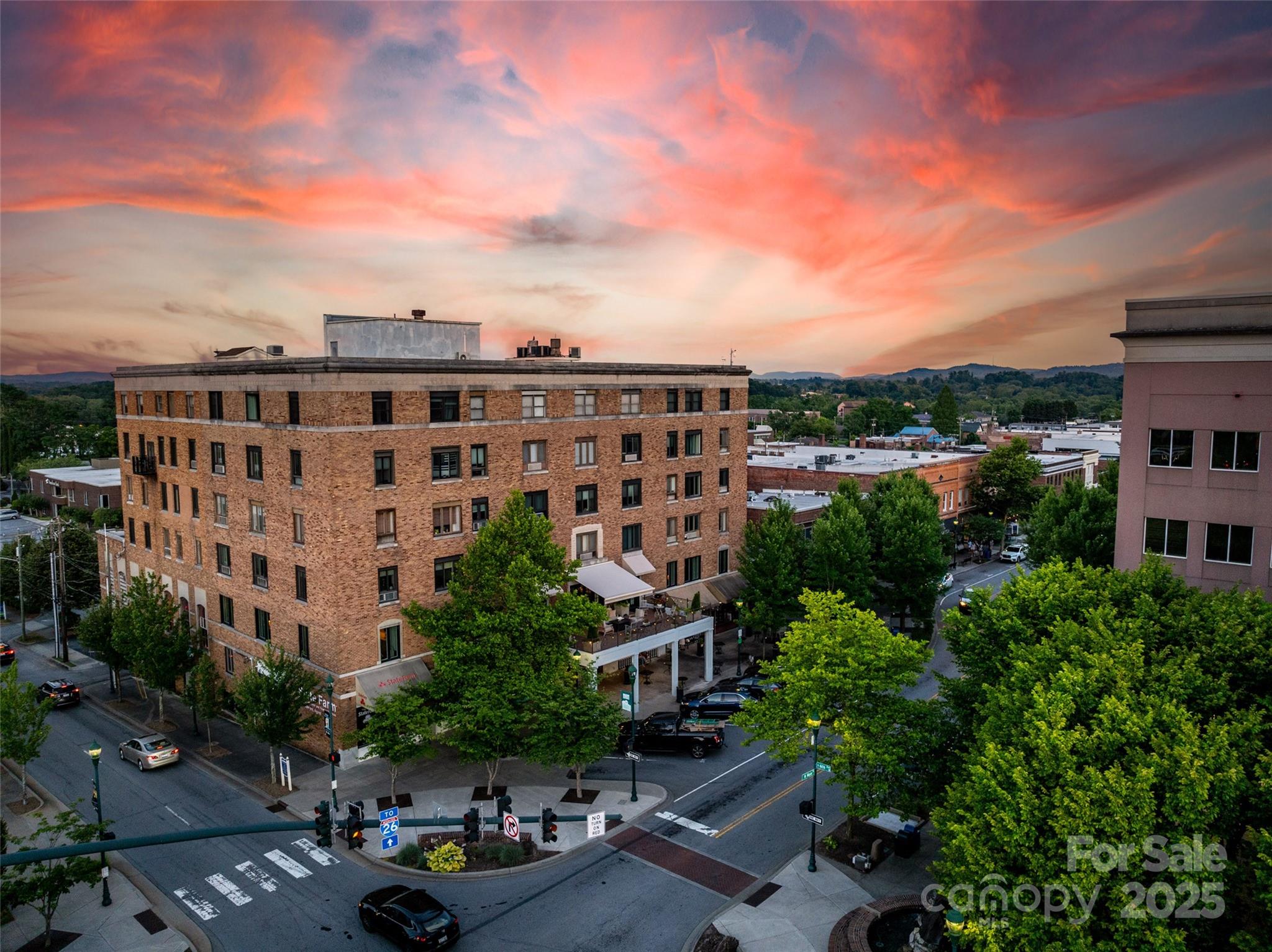 Skyland Downtown Apartments - Residential