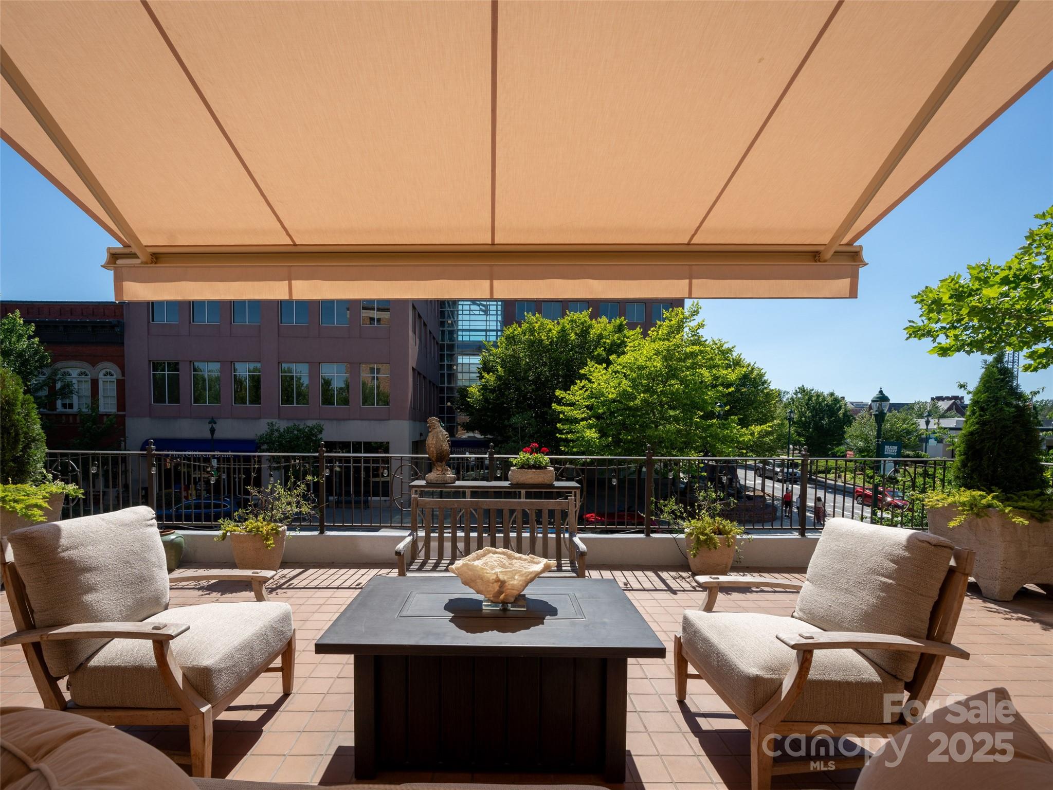 Skyland Downtown Apartments - Residential