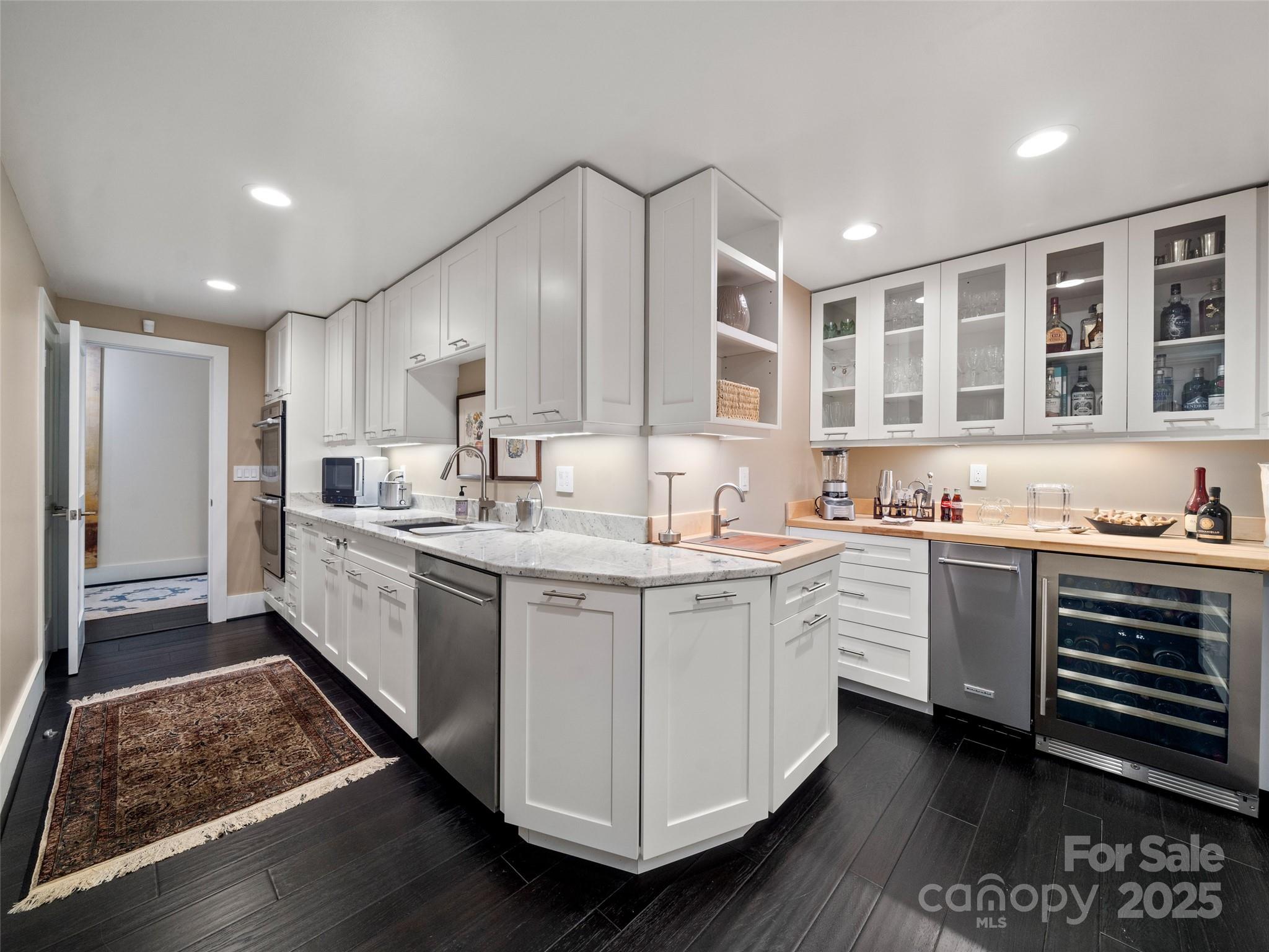 Skyland Downtown Apartments - Residential