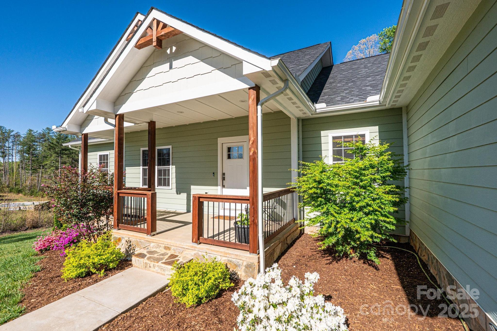 1092 Mast Hook Way